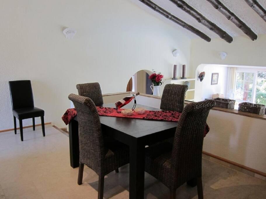 11647 - Private Cosy In Area Villaer